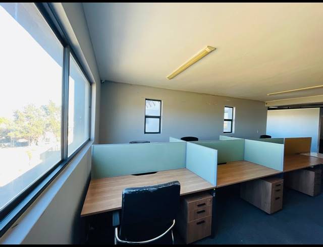 1,884M² OFFICE FOR SALE IN HALFWAY HOUSE